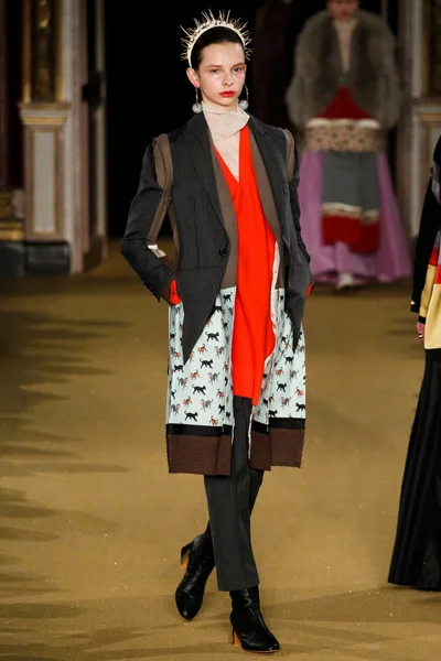 Look 18